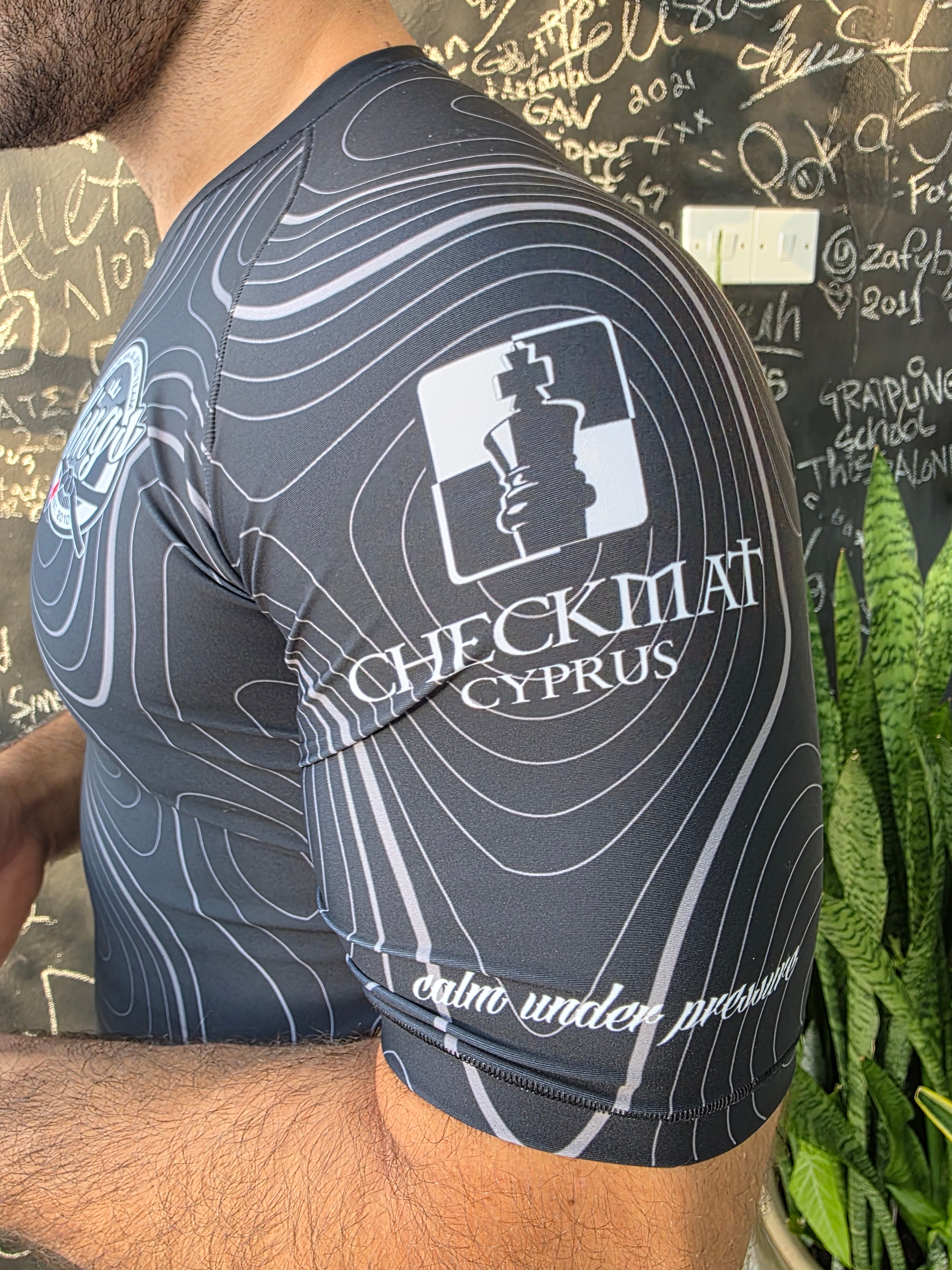25Contour Rashguard Black